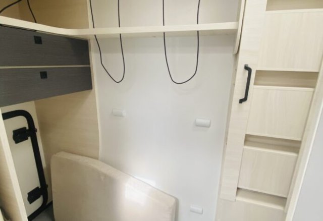 Challenger 240 Open Edition - Photo 11