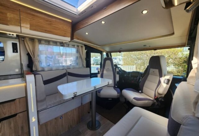 Bavaria Initial I720FC Class i 720 fc - Photo 3