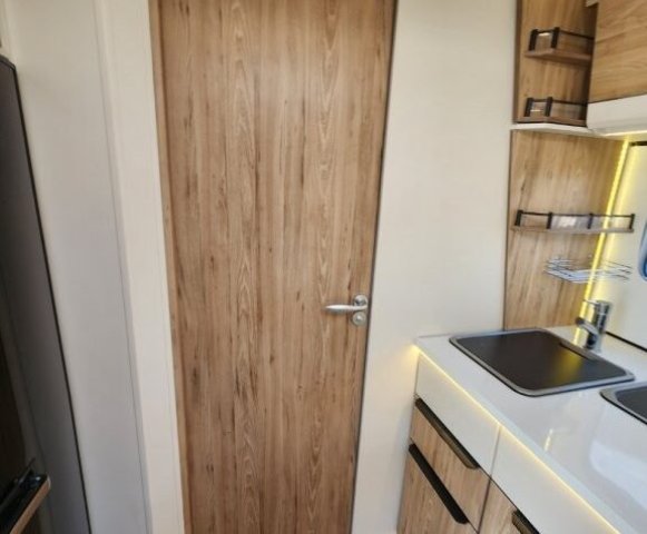 Bavaria Initial I720FC Class i 720 fc - Photo 28