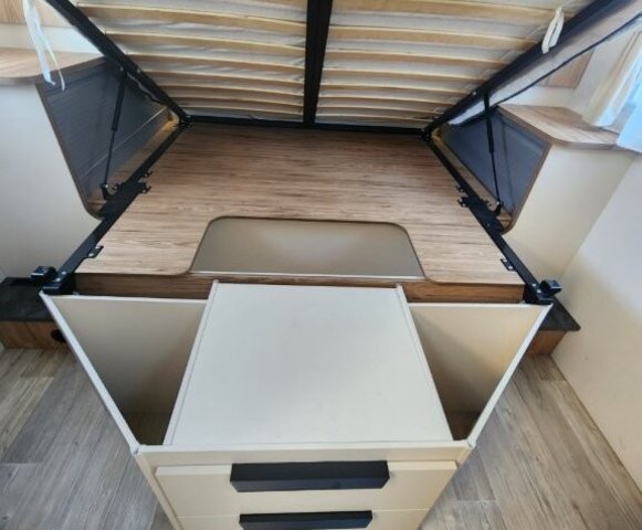 Bavaria Initial I720FC Class i 720 fc - Photo 41