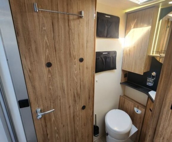 Bavaria Initial I720FC Class i 720 fc - Photo 48