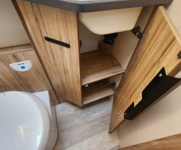 Bavaria Initial I720FC Class i 720 fc - Photo 38