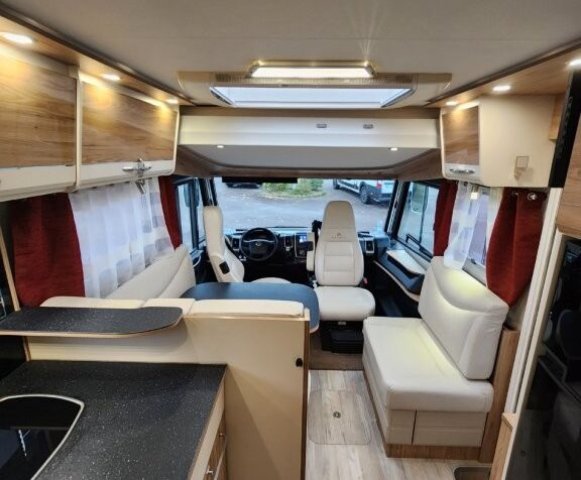 Bavaria Initial I740C Class i 740 - Photo 2