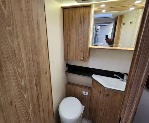 Bavaria Initial I740C Class i 740 - Photo 4