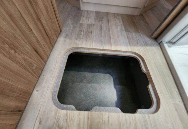 Bavaria Initial I740C Class i 740 - Photo 8