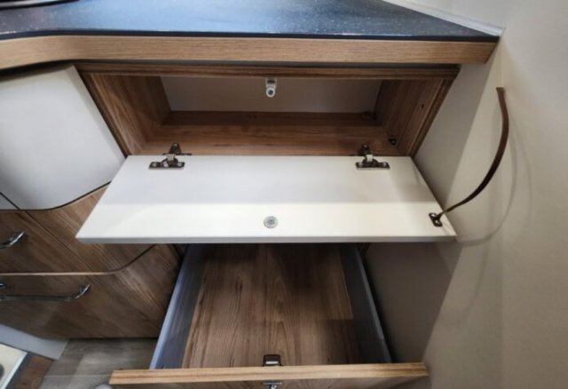 Bavaria Initial I740C Class i 740 - Photo 9