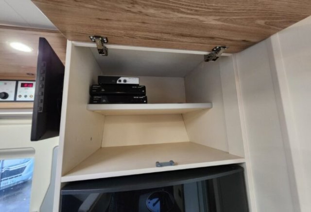 Bavaria Initial I740C Class i 740 - Photo 13