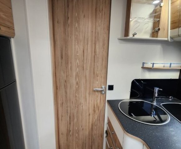 Bavaria Initial I740C Class i 740 - Photo 21