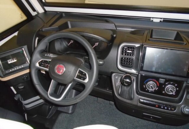 Bavaria Initial I740FC Nomade i 740 fc - Photo 10