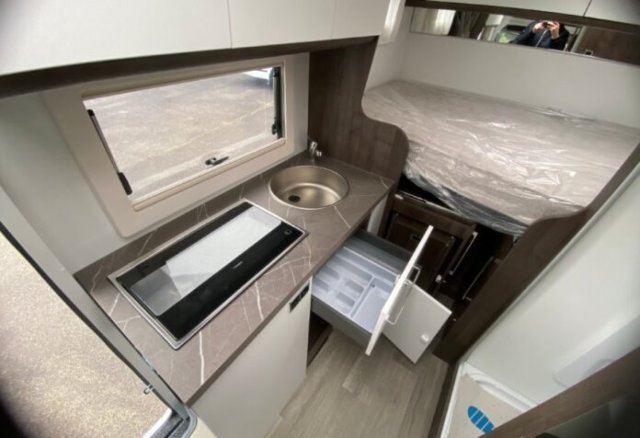 Benimar Yrteo 840 - Photo 18