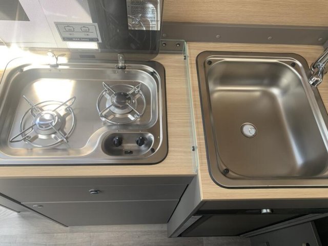 LMC Innovan 590 New Edition boite auto - Photo 8