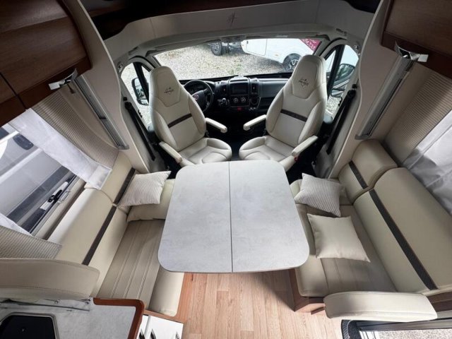 Rapido 696 F Premium Edition 696f avec verins electrique - Photo 5