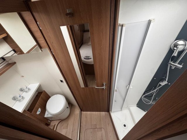 Rapido 696 F Premium Edition 696f avec verins electrique - Photo 8