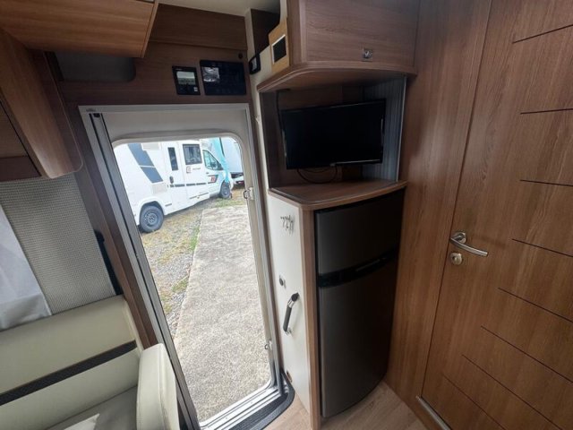 Rapido 696 F Premium Edition 696f avec verins electrique - Photo 9