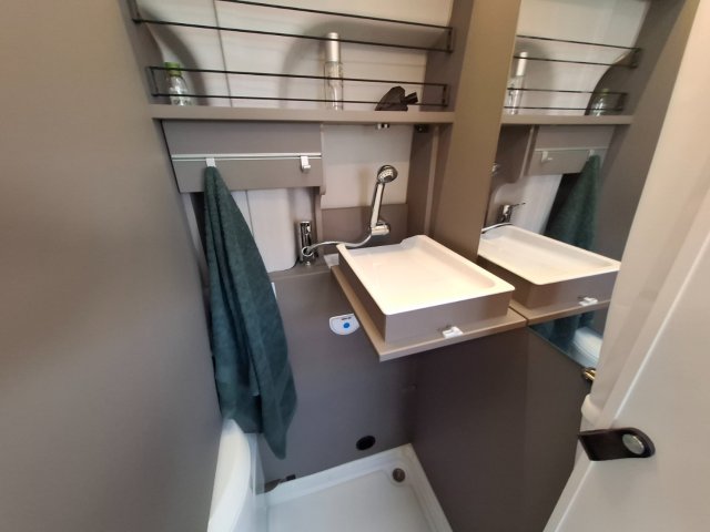 LMC Innovan 592 2025 - Photo 24