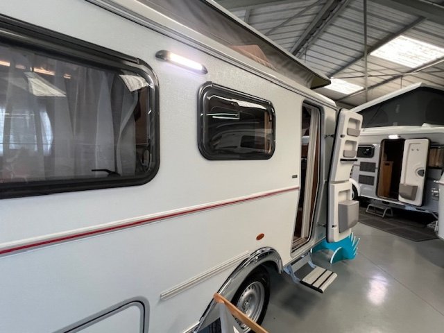 Eriba Touring 560 Edition Legend 2025 - Photo 3