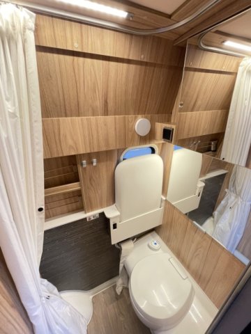 Hymer Camper Vans / Hymercar Grand Canyon S 4X4 4X4 - Photo 2