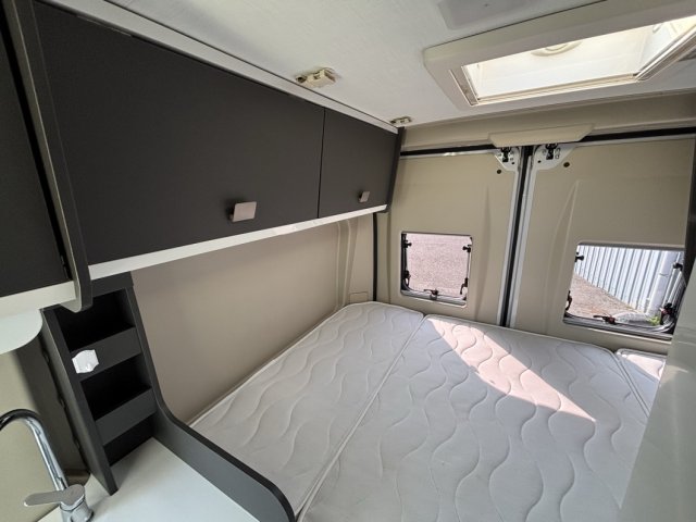 Mc Louis Menfys Van 1 - Photo 32