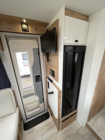 Bavaria Initial I720FC Nomade Plus INTEGRAL I720 + - Photo 4