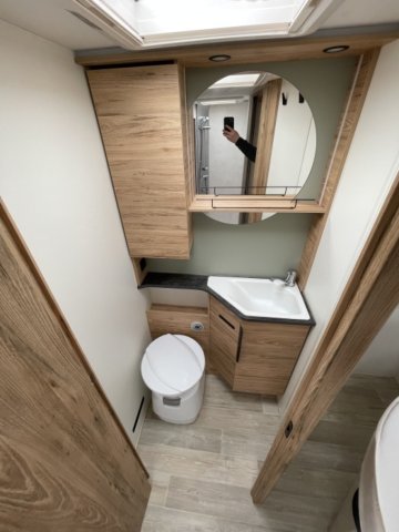 Bavaria Initial I720FC Nomade Plus INTEGRAL I720 + - Photo 5