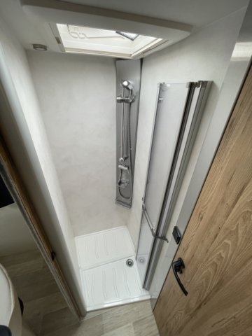 Bavaria Initial I720FC Nomade Plus INTEGRAL I720 + - Photo 6