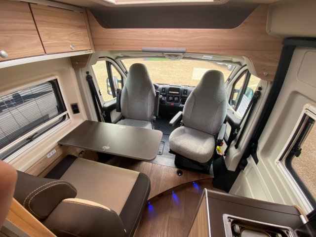 Hymer Camper Vans / Hymercar Ayers Rock - Photo 6