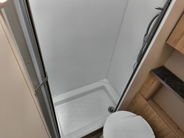 Bavaria Tren-D T716P Class - Photo 16