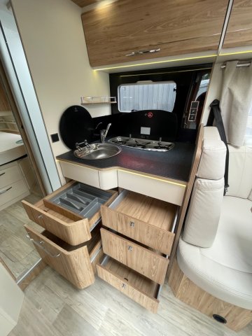 Bavaria Initial I740FC Style - Photo 12
