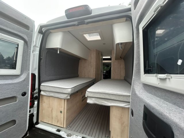 Clever Vans Runner 636 FOURGON AMENAGE - Photo 2