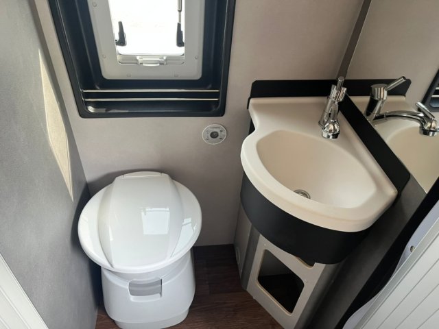 Possl Summit 600 R Plus Shine FOURGON AMENAGE + TOIT RELE - Photo 2