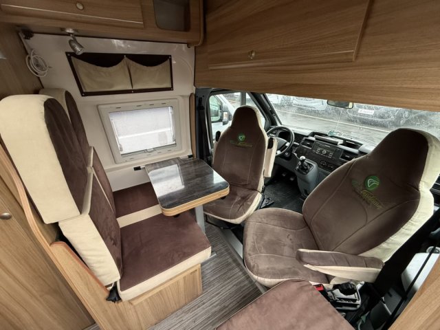 Font Vendome Forty Van - Photo 2