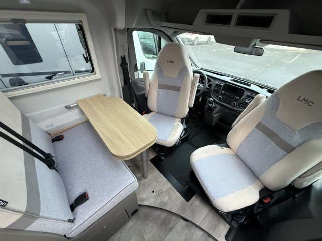 LMC Innovan 590 - Photo 2