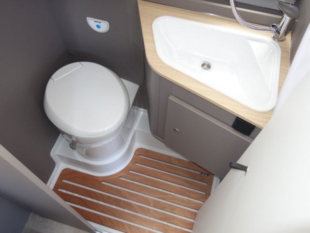 LMC Innovan 590 - Photo 9