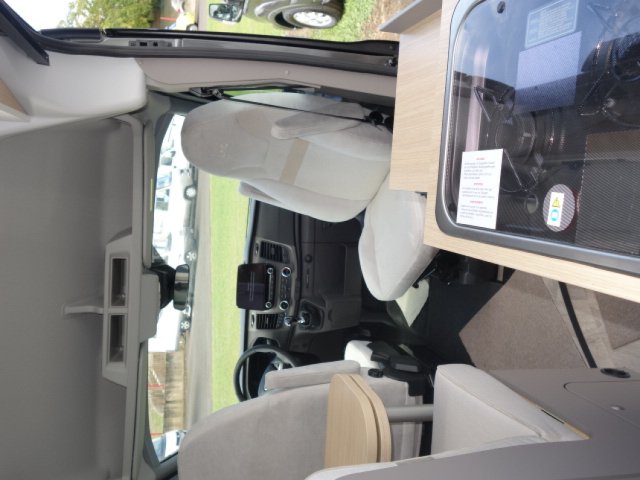 LMC Innovan 590 - Photo 11