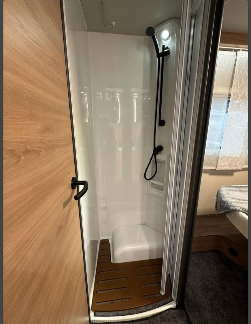 Knaus Live Wave 700 LX Platinum Selection 
