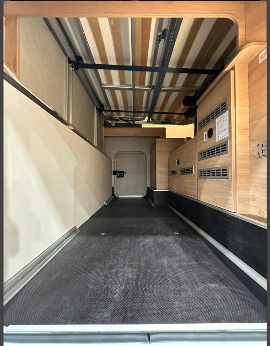 Knaus Live Wave 700 LX Platinum Selection 