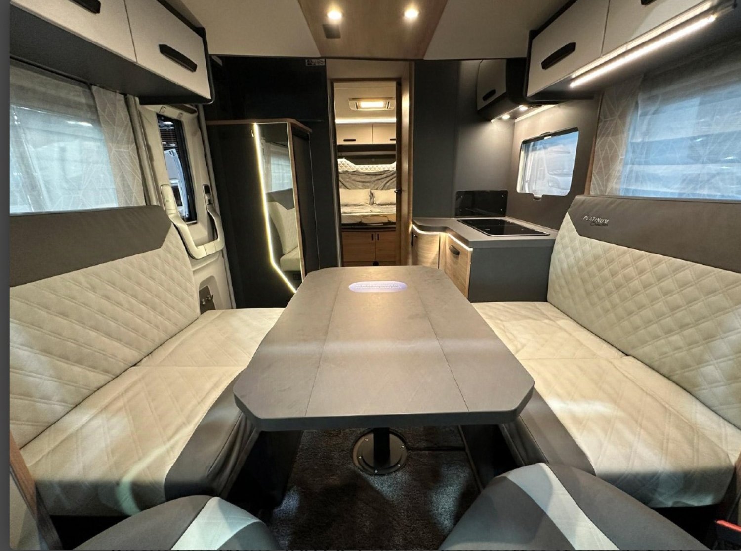 Knaus Live Wave 700 LX Platinum Selection 