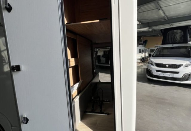 Bavaria Initial I690D Unik i 690 - Photo 16