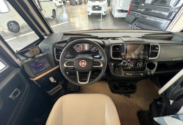 Bavaria Initial I690D Unik i 690 - Photo 20