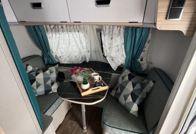Eriba Touring 430 Edition Harbour Blue color harbor - Photo 3
