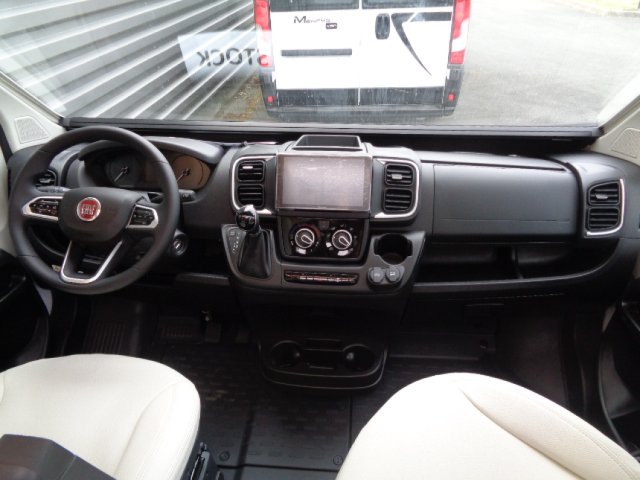 Mc Louis Menfys Van 4 Maxi S-Line MATIC - Photo 3