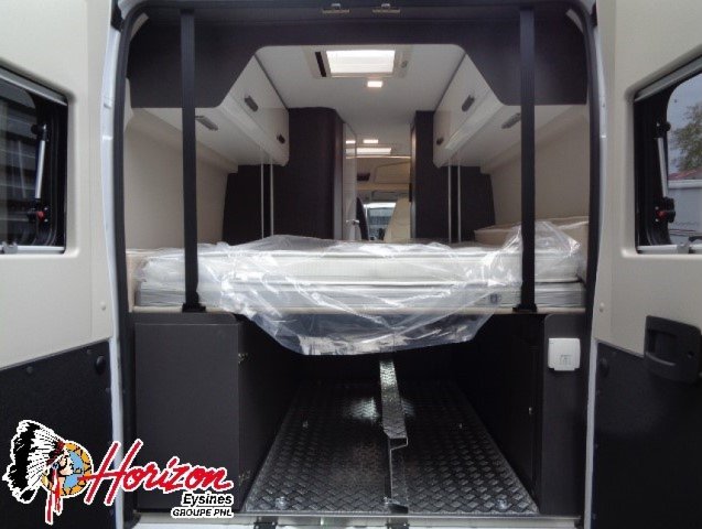 Mc Louis Menfys Van 4 Maxi S-Line MATIC - Photo 7