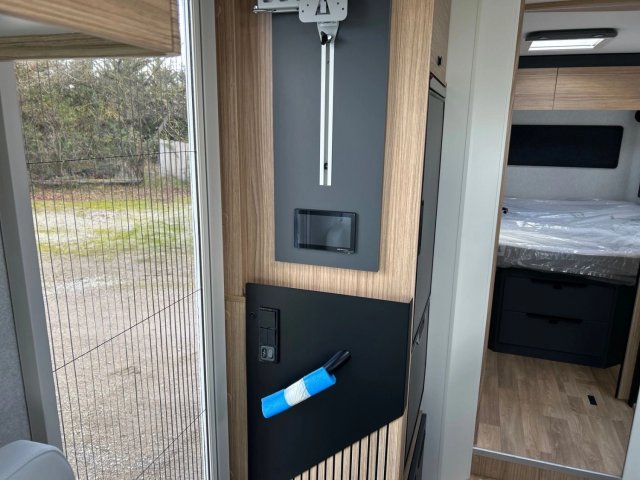 Bavaria Initial I740C Unik - Photo 13