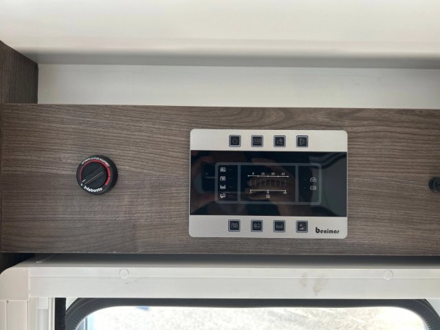 Benimar Yrteo 840 - Photo 18