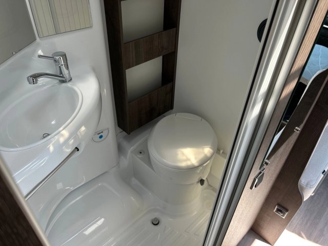 Benimar Yrteo 840 - Photo 27