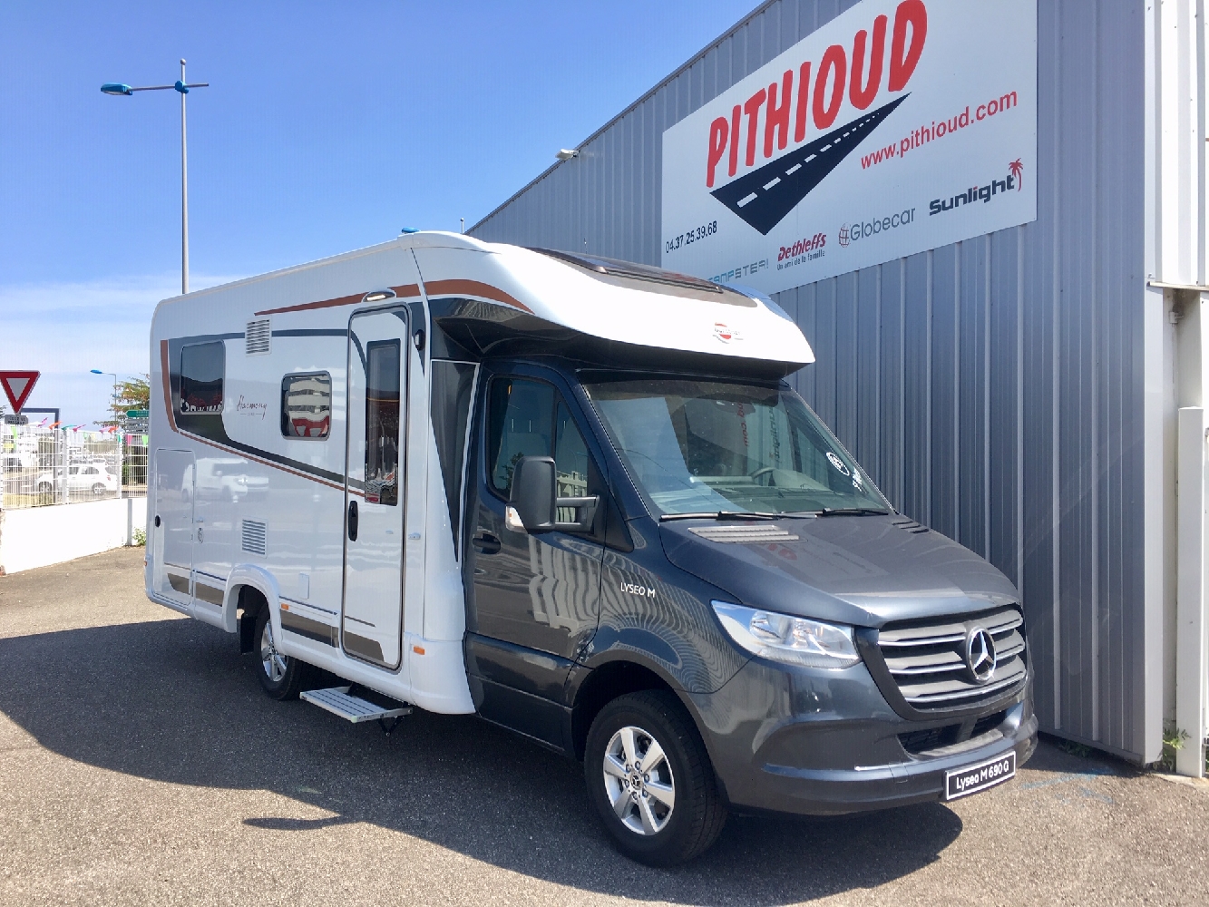 Burstner Lyseo M 690 Harmony Line neuf de 2020 Mercedes Camping car