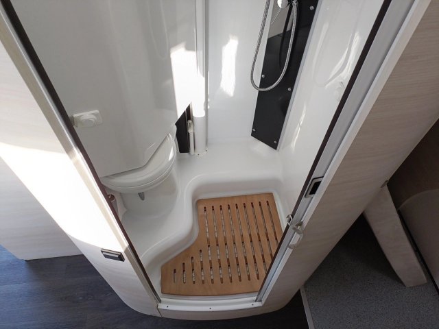 Challenger 240 Open Edition - Photo 7