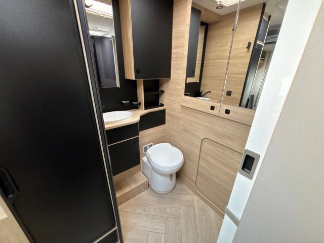 Challenger 250 Graphite Edition - Photo 12