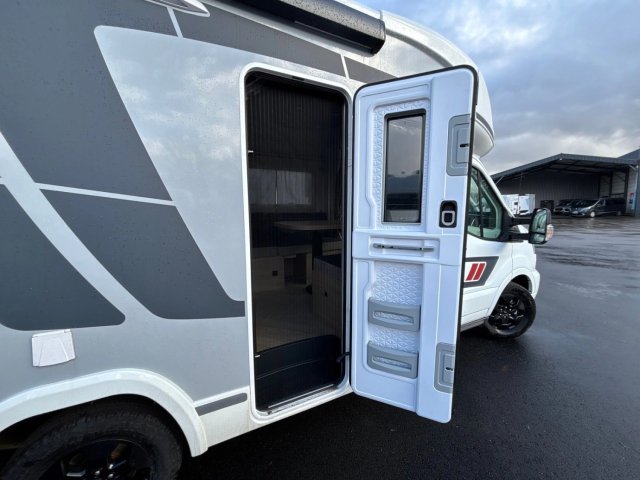 Challenger 250 Graphite Edition - Photo 17