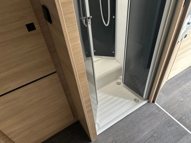 Challenger 380 Start Edition - Photo 19